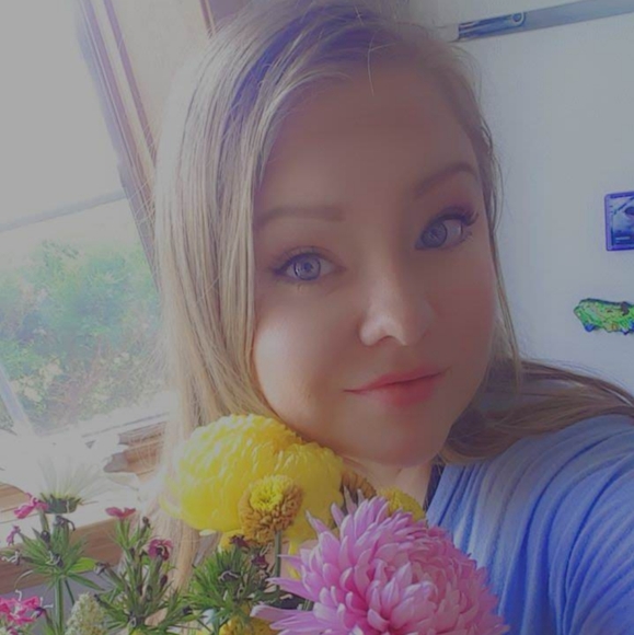 Meet your Posher, Sabrina - Picture 2 of 2